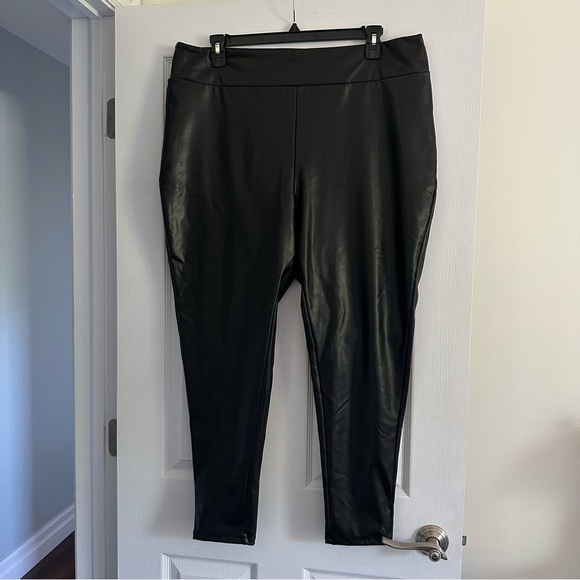 Size 2X ModCloth Black Faux Leather Leggings - Picture 2 of 5